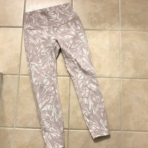 Lululemon wunderunder crops size 6